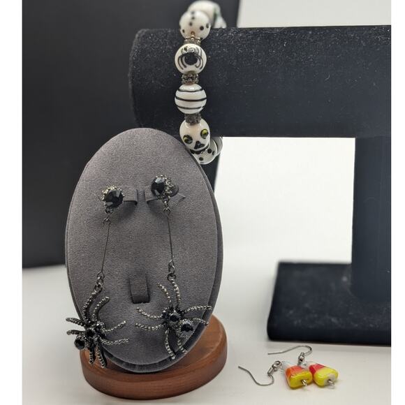 Halloween Spiders Ghouls & Candy Corn Bracelet & Earrings - Picture 7 of 7